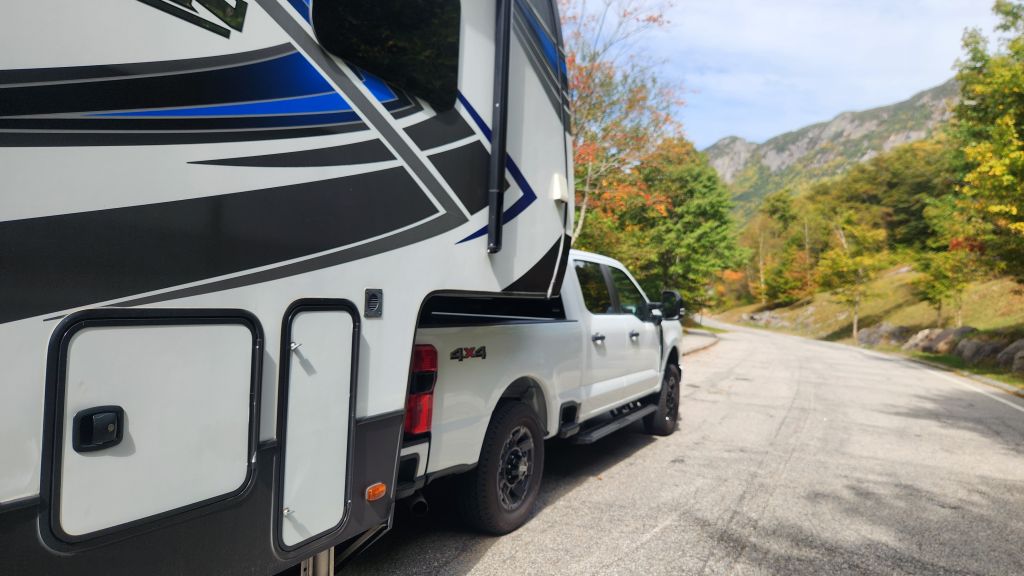 2020 fuzion camper like new